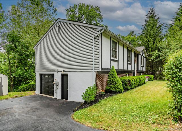 7 Colleen Lane, Wallkill, NY 12589