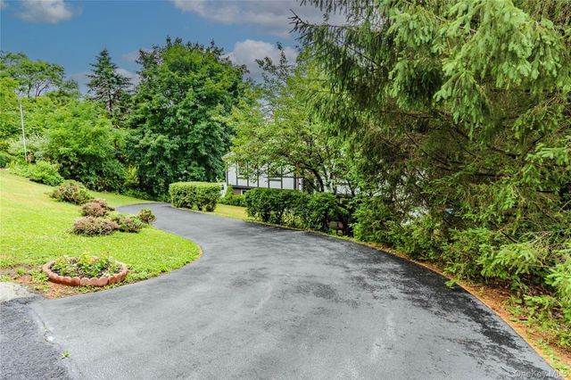 7 Colleen Lane, Wallkill, NY 12589