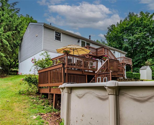 7 Colleen Lane, Wallkill, NY 12589
