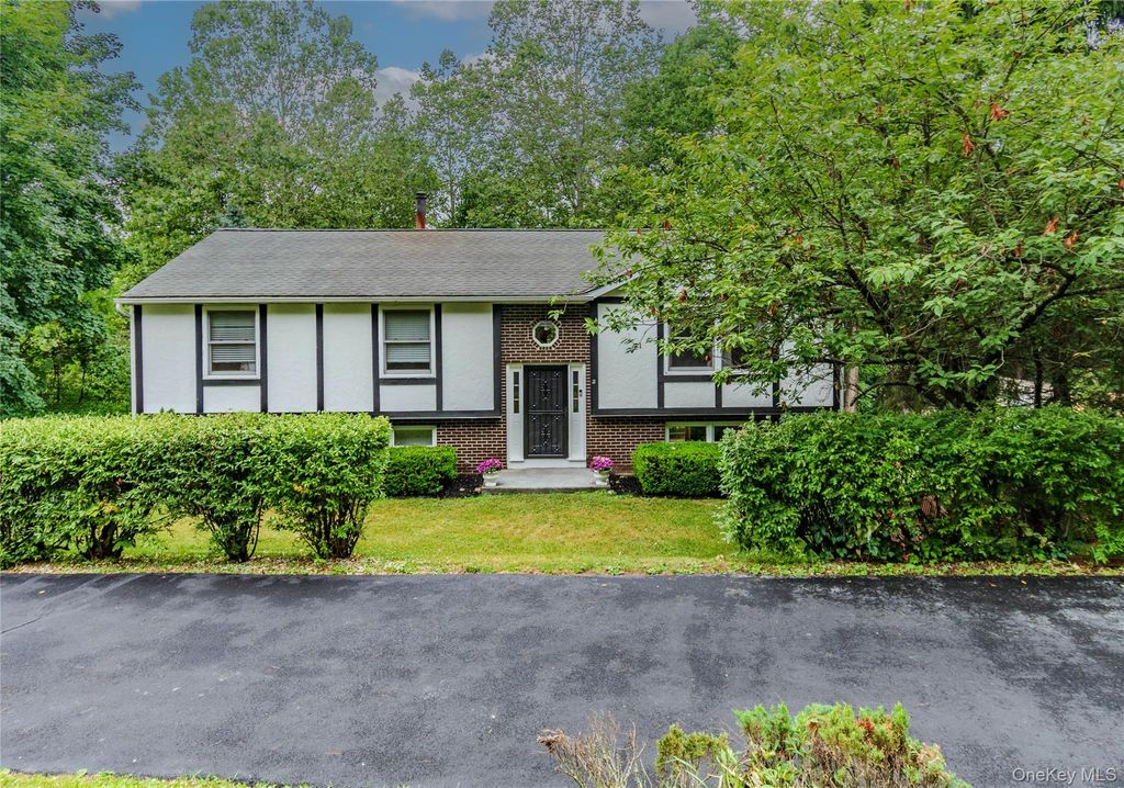 7 Colleen Lane, Wallkill, NY 12589