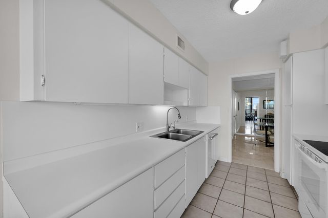 3400 N OCEAN Avenue 1605, Singer Island, FL 33404