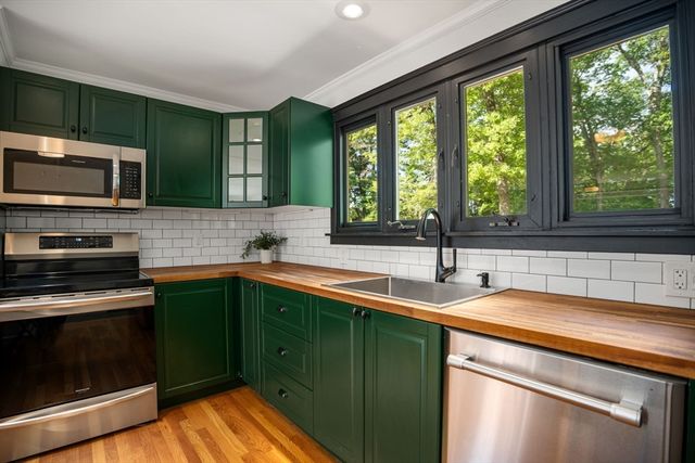 4 Leland Hill Rd, Grafton, MA 01560
