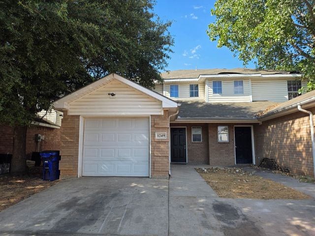 1249 Village Garden Drive, Azle, TX 76020