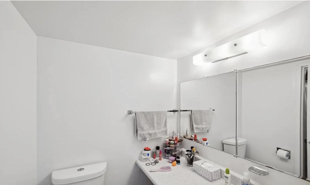 Image 11 of property listing at 1836 METZEROTT RD #1720, Hyattsville, MD 20783