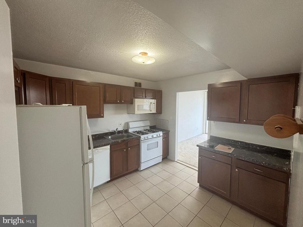 Image 13 of property listing at 1836 METZEROTT RD #1720, Hyattsville, MD 20783