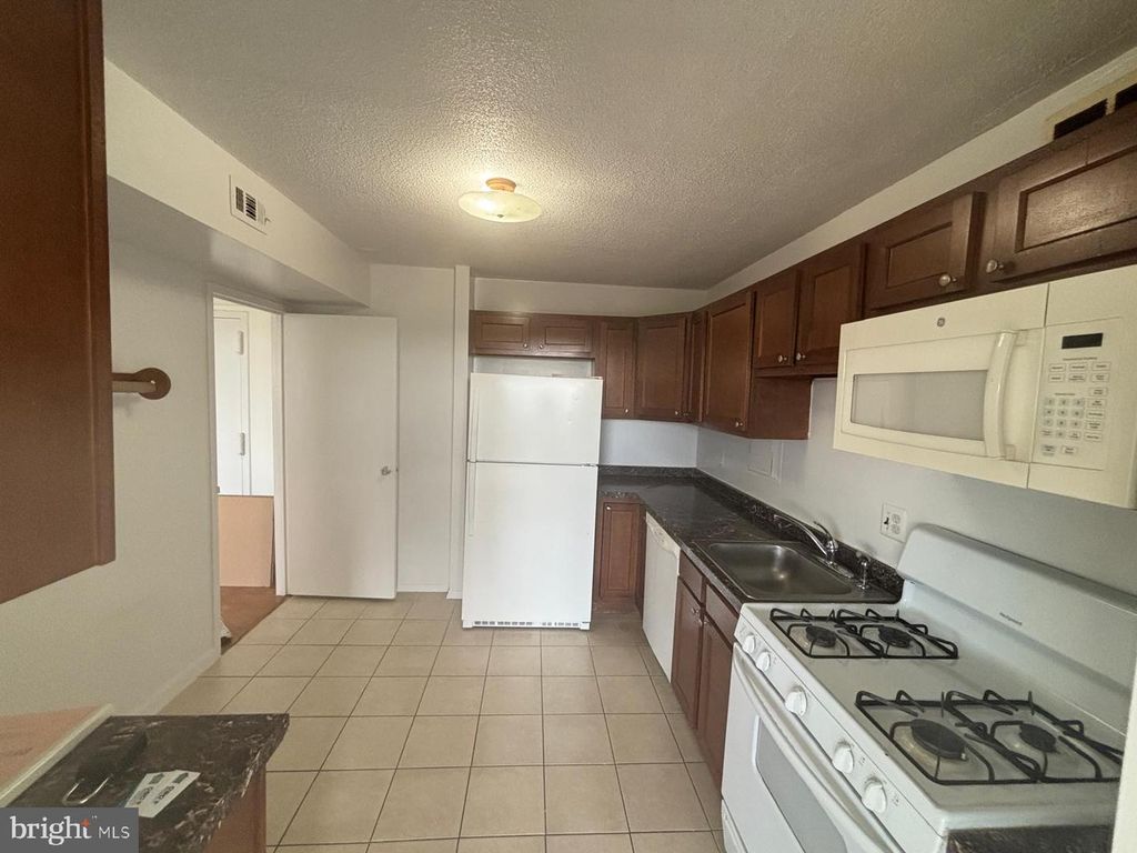 Image 14 of property listing at 1836 METZEROTT RD #1720, Hyattsville, MD 20783