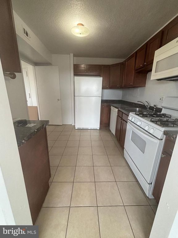 Image 15 of property listing at 1836 METZEROTT RD #1720, Hyattsville, MD 20783