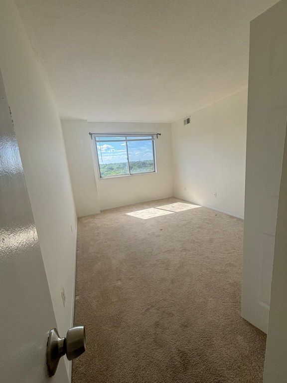 Image 17 of property listing at 1836 METZEROTT RD #1720, Hyattsville, MD 20783