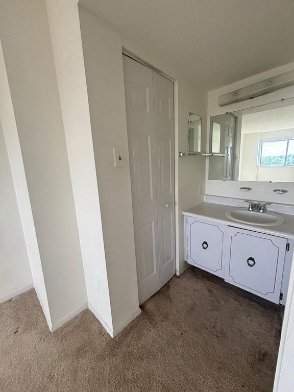Image 18 of property listing at 1836 METZEROTT RD #1720, Hyattsville, MD 20783