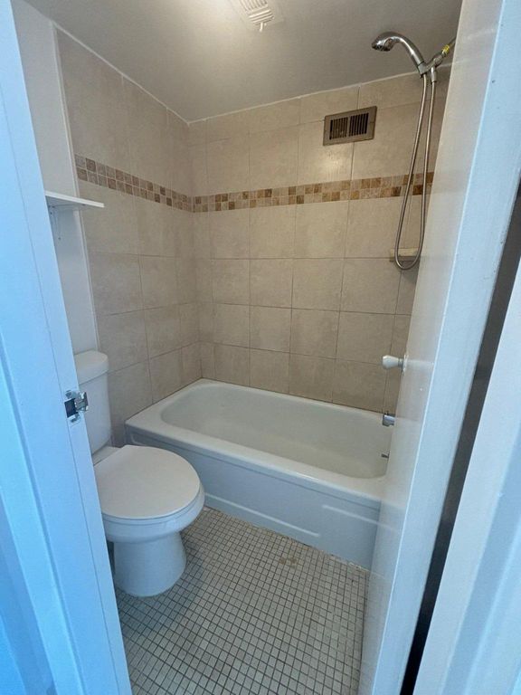 Image 19 of property listing at 1836 METZEROTT RD #1720, Hyattsville, MD 20783