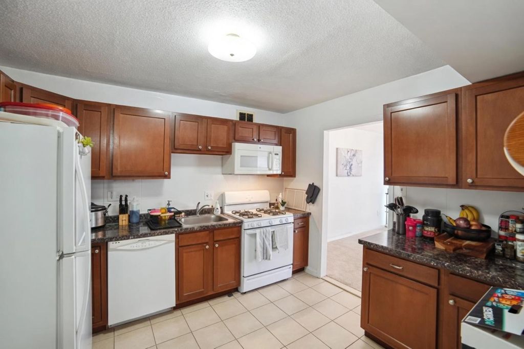 Image 3 of property listing at 1836 METZEROTT RD #1720, Hyattsville, MD 20783