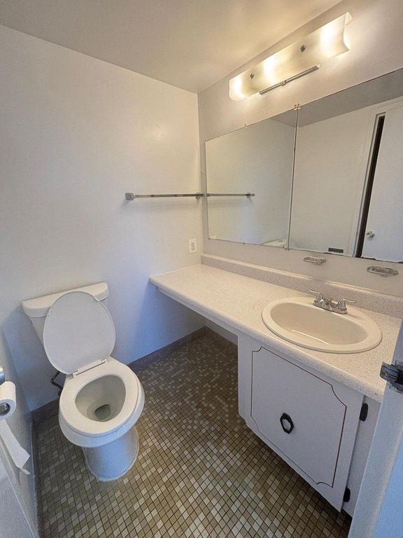 Image 22 of property listing at 1836 METZEROTT RD #1720, Hyattsville, MD 20783