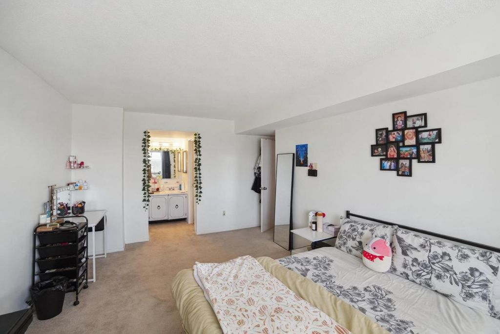 Image 7 of property listing at 1836 METZEROTT RD #1720, Hyattsville, MD 20783