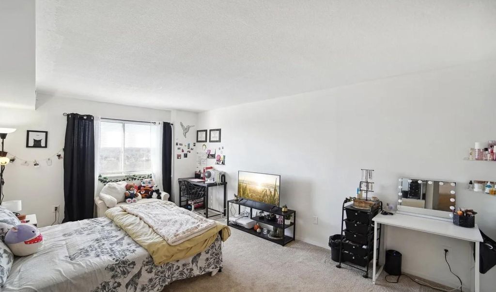 Image 8 of property listing at 1836 METZEROTT RD #1720, Hyattsville, MD 20783