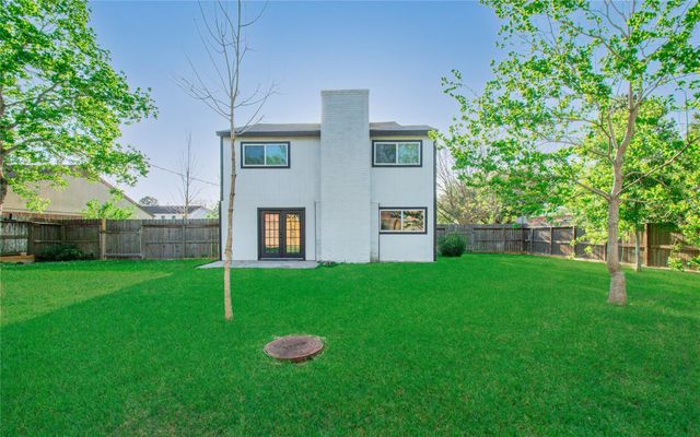 445 E Castle Harbour Drive, Friendswood, TX 77546