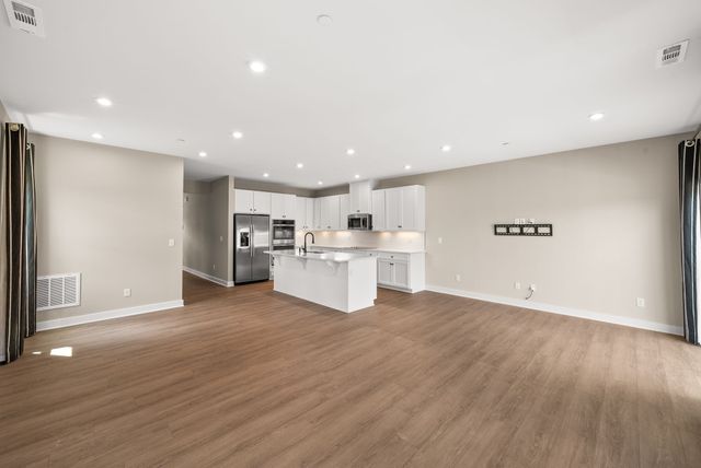 1000 Mountain View Dr, Thompsons Station, TN 37179