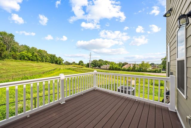 1000 Mountain View Dr, Thompsons Station, TN 37179