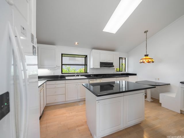 830 Ikena Circle, Honolulu, HI 96821