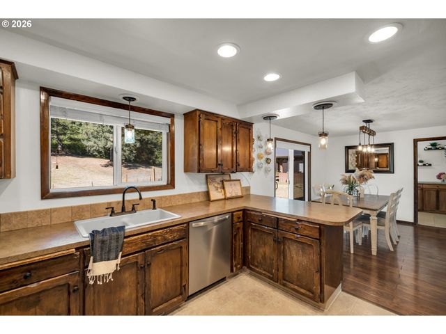 704 Ne HUGHES Rd, Washougal, WA 98671