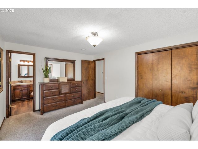 704 Ne HUGHES Rd, Washougal, WA 98671