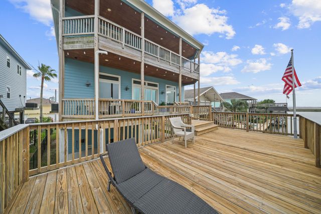 1058 Redfish Street, Bayou Vista, TX 77563