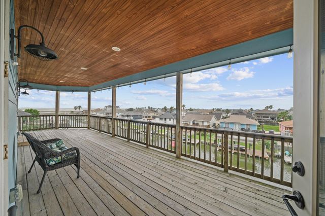 1058 Redfish Street, Bayou Vista, TX 77563