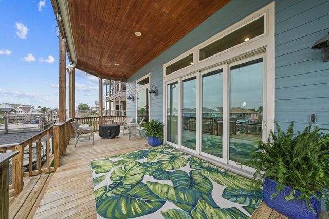 1058 Redfish Street, Bayou Vista, TX 77563