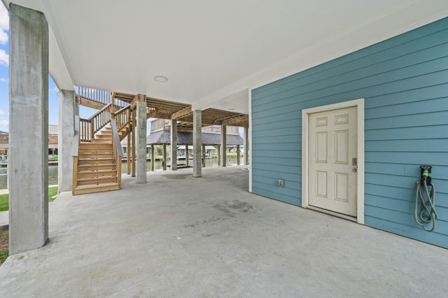 1058 Redfish Street, Bayou Vista, TX 77563