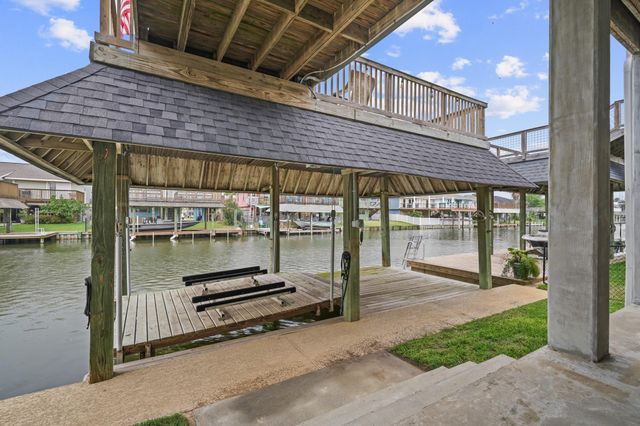1058 Redfish Street, Bayou Vista, TX 77563