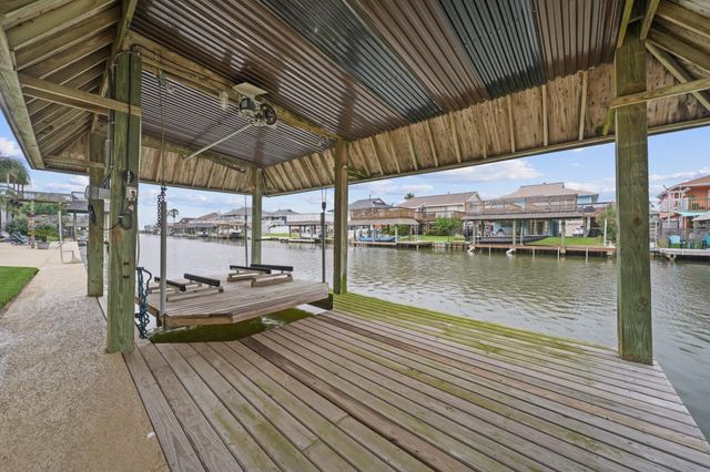 1058 Redfish Street, Bayou Vista, TX 77563