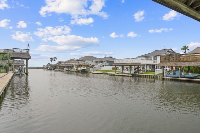 1058 Redfish Street, Bayou Vista, TX 77563