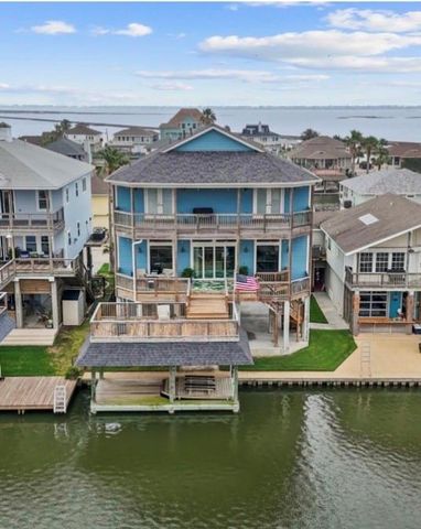 1058 Redfish Street, Bayou Vista, TX 77563