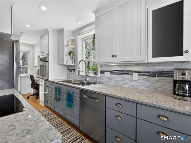 48 Groveway, Clinton, CT 06413