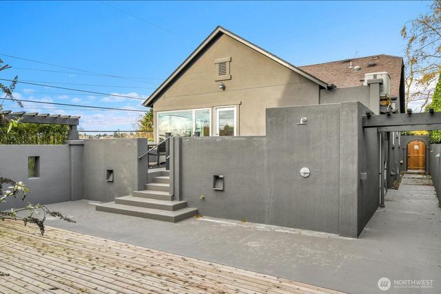 121 E Edgar Street, Seattle, WA 98102