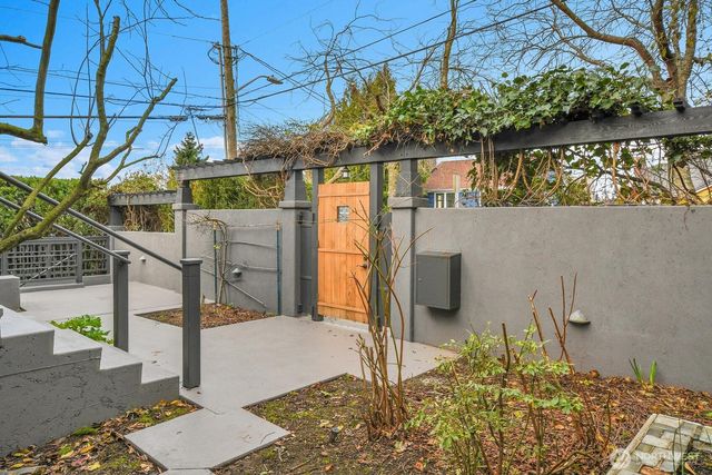 121 E Edgar Street, Seattle, WA 98102