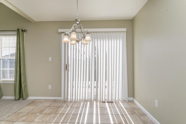 2811 WAYNESBORO DR, Columbia, MO 65202