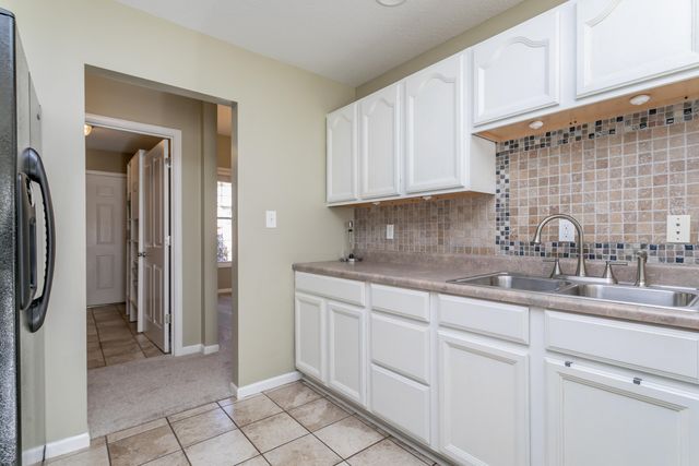 2811 WAYNESBORO DR, Columbia, MO 65202