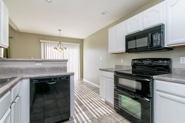 2811 WAYNESBORO DR, Columbia, MO 65202