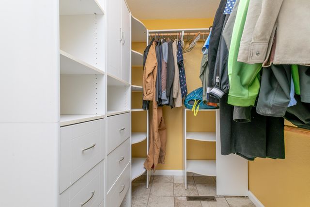 2811 WAYNESBORO DR, Columbia, MO 65202