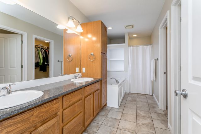 2811 WAYNESBORO DR, Columbia, MO 65202