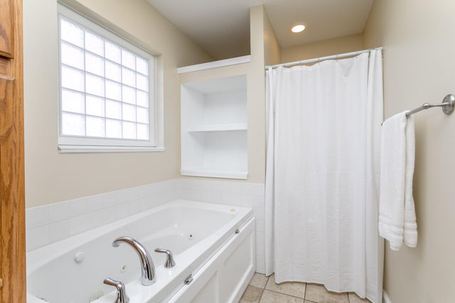 2811 WAYNESBORO DR, Columbia, MO 65202