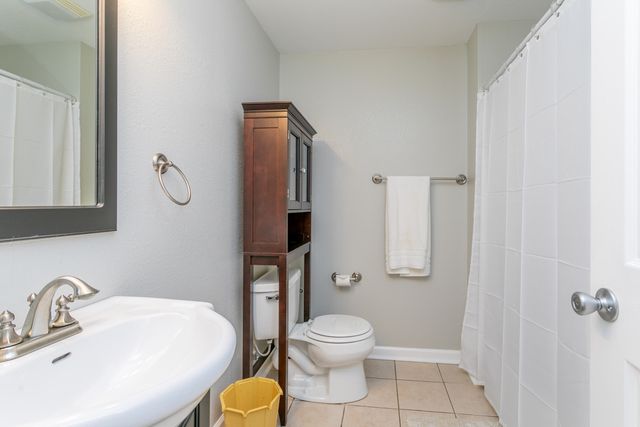 2811 WAYNESBORO DR, Columbia, MO 65202