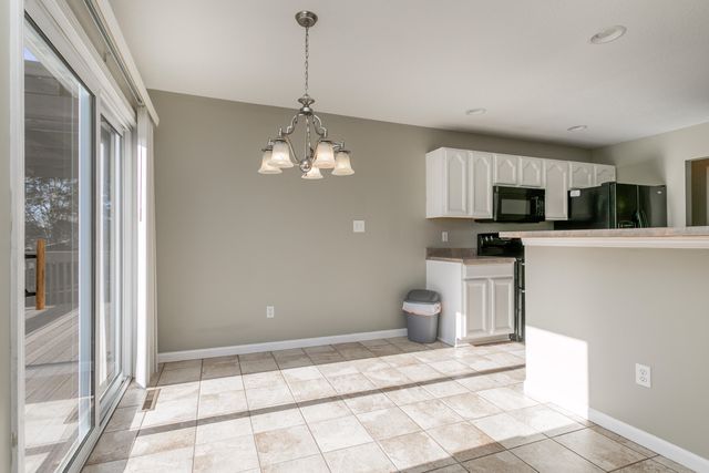 2811 WAYNESBORO DR, Columbia, MO 65202