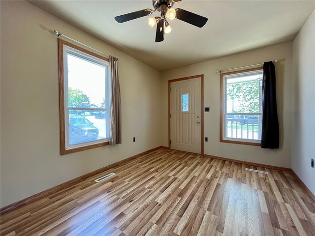 1210 Lincoln Ave, Cedar Rapids, IA 52324
