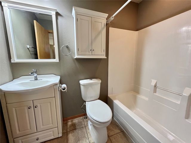 1210 Lincoln Ave, Cedar Rapids, IA 52324