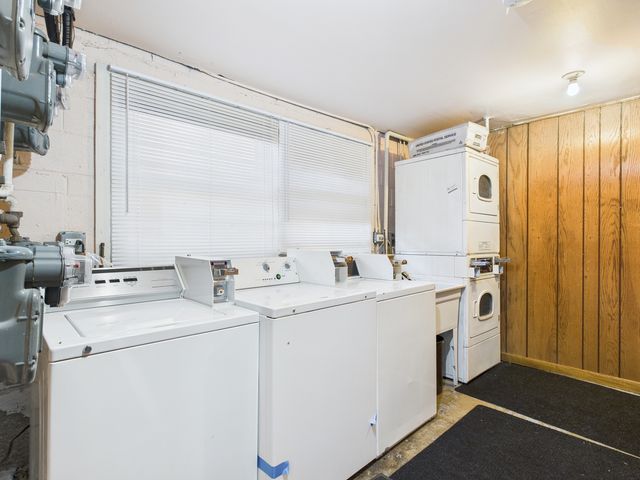 755 Dulles Road F, Des Plaines, IL 60016