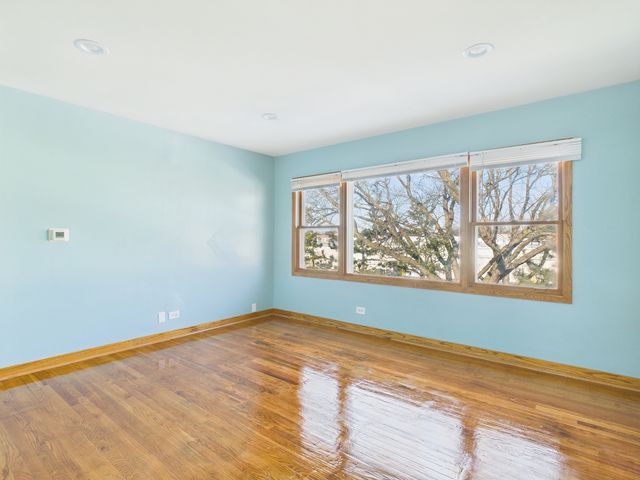 755 Dulles Road F, Des Plaines, IL 60016