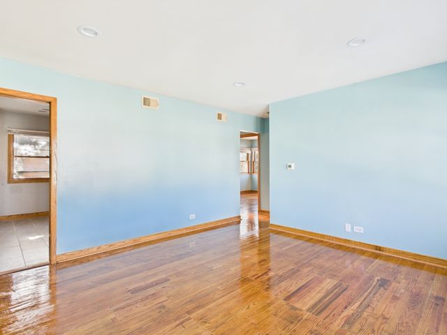 755 Dulles Road F, Des Plaines, IL 60016