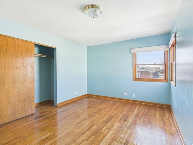 755 Dulles Road F, Des Plaines, IL 60016