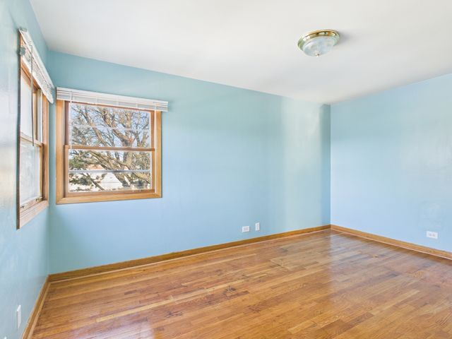 755 Dulles Road F, Des Plaines, IL 60016